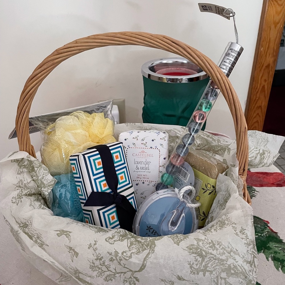 Toiletries basket